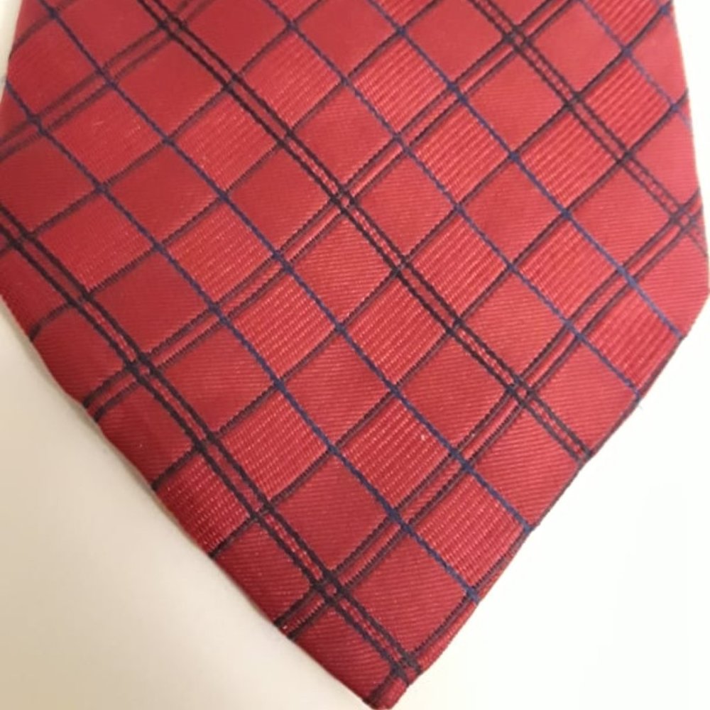 TOMMY HILFIGER - 100% SILK NECKTIE - RED AND NAVY BLUE